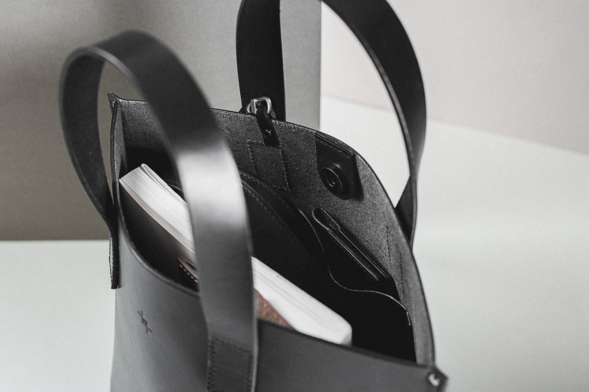 Model Bucket - Black