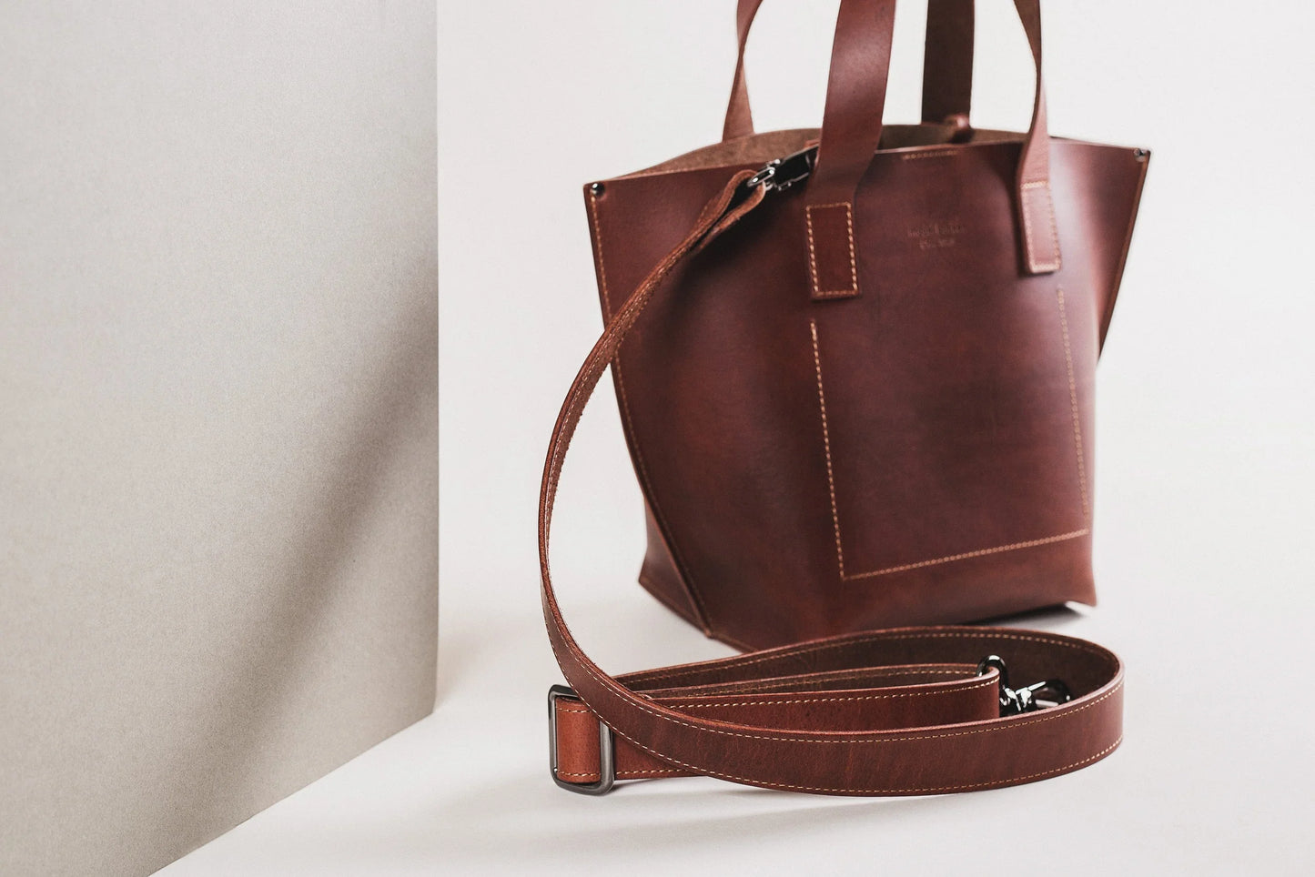 Model Bucket - Cognac